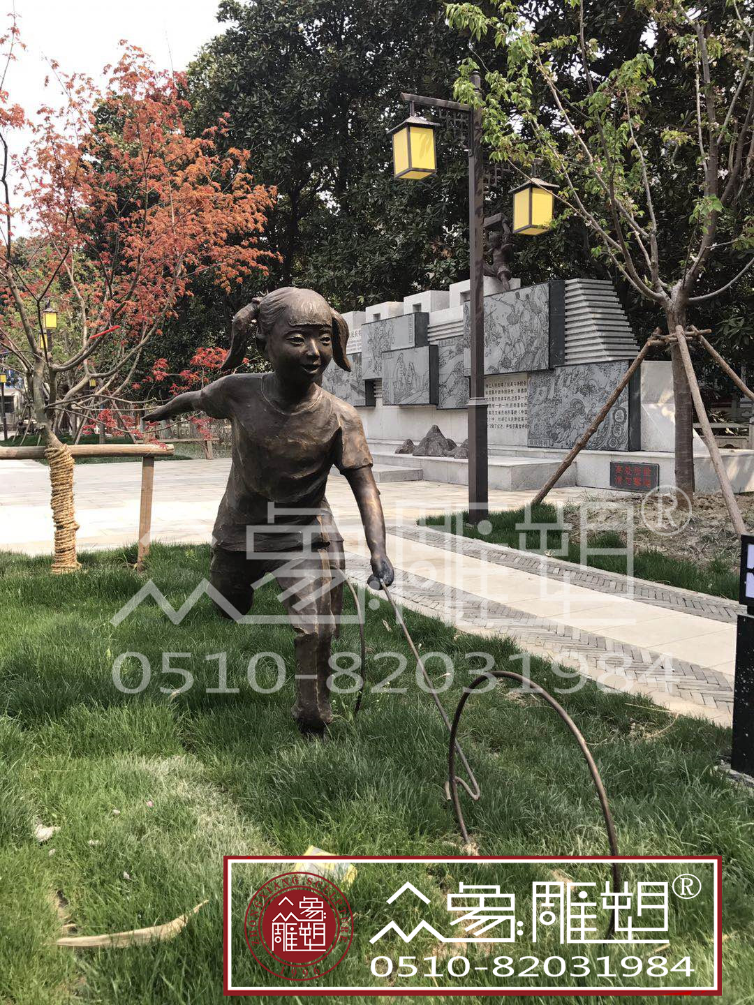 滾鐵環(huán)小孩女(高1200mm厚度4-5mm).jpg 鑄銅人物雕塑滾鐵環(huán)小女孩.jpg