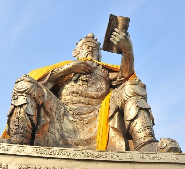 關(guān)云長(zhǎng)夜讀兵書(shū)鑄銅雕塑