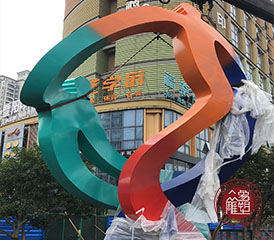 江蘇眾象雕塑藝術(shù)工程在設(shè)計(jì)中如何平衡藝術(shù)性和商業(yè)性？