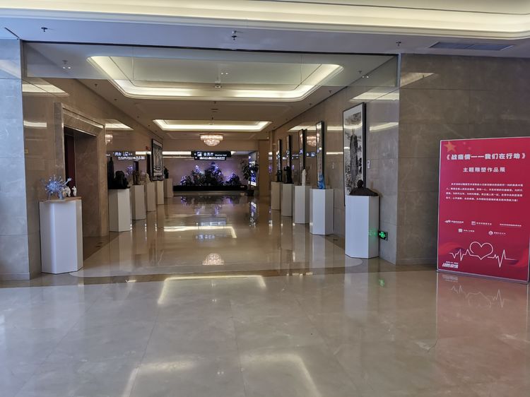 節(jié)慶美陳中如何體現(xiàn)商場(chǎng)品牌理念？