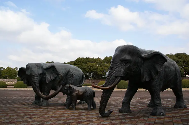 鑄銅雕塑具有悠久的歷史和成熟的制作技術