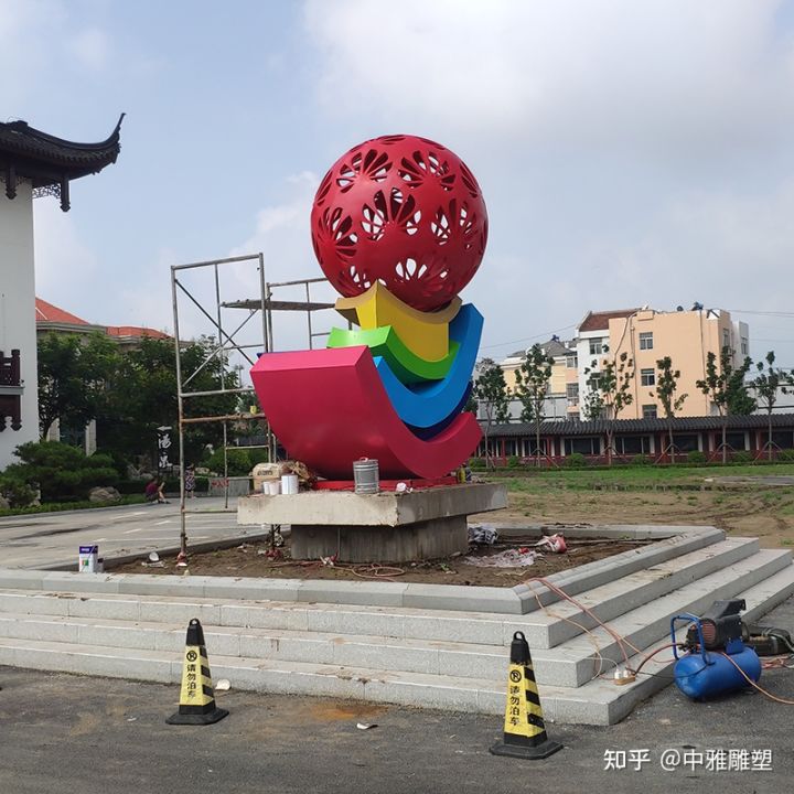 潮濕環境對玻璃鋼雕塑有什么影響?