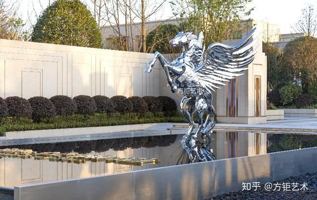 在防火方面，玻璃鋼雕塑和其他材料有何不同？